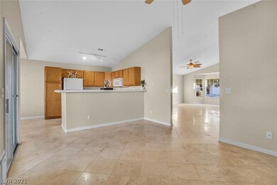 Kitchen/family room combo