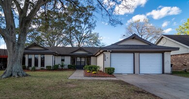 1924 Tracy Lynn Ln, Alvin, TX 77511 - photo 2