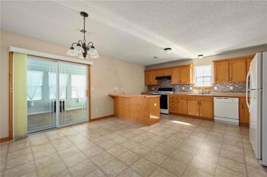 717 Coventry Ln, Raymore, MO 64083 - photo 5