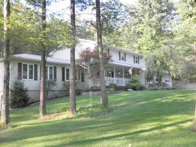 281 Warner Dr, Saylorsburg, PA 18353 - photo 2