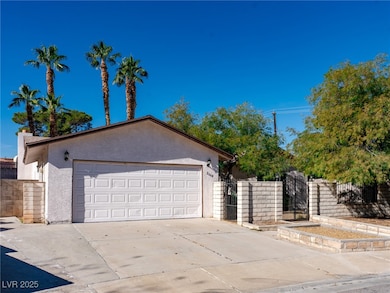 2660 Diamante Cir, Las Vegas, NV 89121 - photo 2