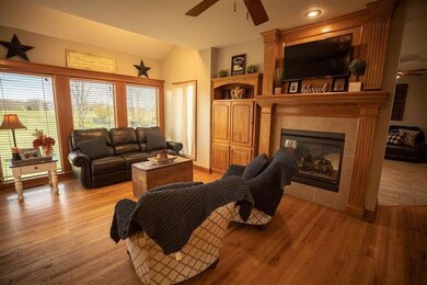 608 Horizon Pkwy, Raymore, MO 64083 - photo 3