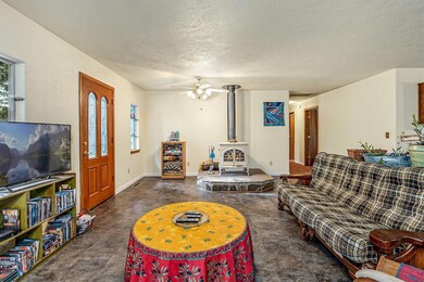 1300 Pleasant Creek Rd, Rogue River, OR 97537 - photo 4