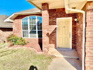 921 Eagle Cliff Dr, Norman, OK 73072 - photo 2