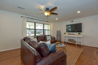 2110 Hewitt Dr, Houston, TX 77018 - photo 6