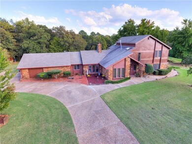 Lots of parking with this huge circle drive!