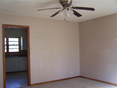 1504 N Tucker Ave, Shawnee, OK 74801 - photo 5