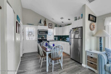 120 W Baybery Way
