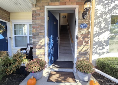 11 Lager Ln, Patchogue, NY 11772 - photo 2