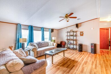 381 Fairfield Dr DeFuniak Springs FL 324