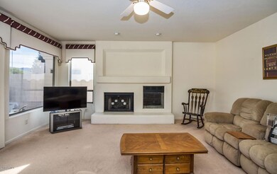 14933 N 97th Pl-large-008-8-Family Room-