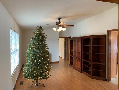 560 W Phillips St, Freeburg, IL 62243 - photo 3