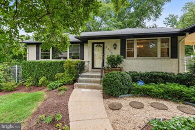 3204 Woodhollow Dr, Chevy Chase, MD 20815 - photo 2