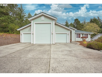 2184 13th St, Florence, OR 97439 - photo 6