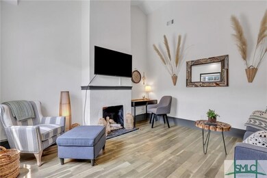 Living room in unit 554 E Macon street, Has vaulte