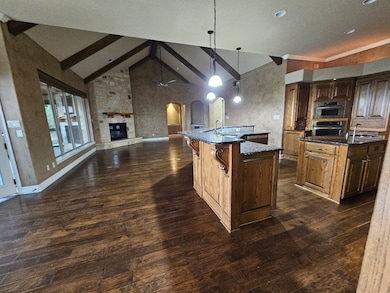 6305 Carnegie Ct, Cleburne, TX 76033 - photo 5