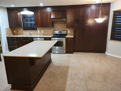 343 Windsor Square, Alvin, TX 77511 - photo 2