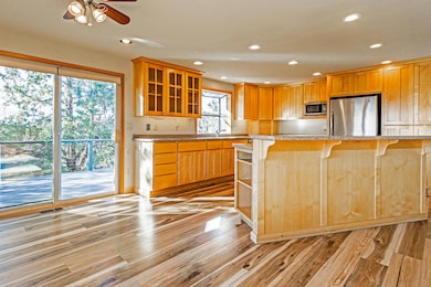 3313 SW 34th St, Redmond, OR 97756 - photo 2