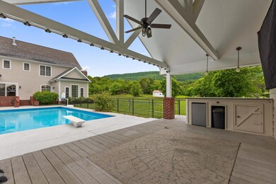 10 Pool House Bar
