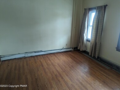 555 Grant St, Hazleton, PA 18201 - photo 2