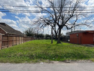 108 Van Molan St, Houston, TX 77022 - photo 2