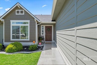 645 SW Nugget St, Mountain Home, ID 83647 - photo 2