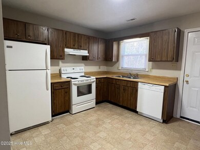 118 Stallion Dr, Jacksonville, NC 28540 - photo 2