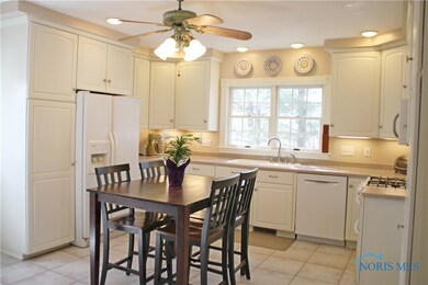 Eat-In Kitchen