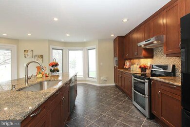 20859 Blossom Landing Way, Sterling, VA 20165 - photo 3