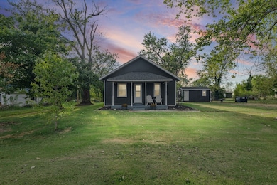 2109 N Broadway Ave, Salem, IL 62881 - photo 2