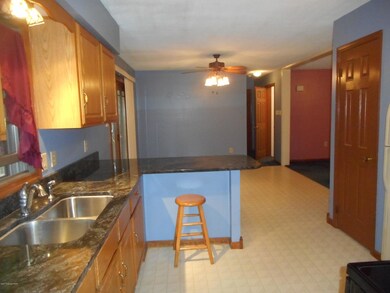 225 Howell Ln, Stroudsburg, PA 18360 - photo 5