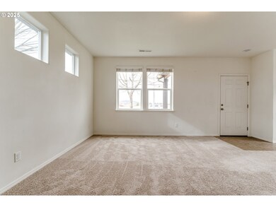 Living Room/Entrance