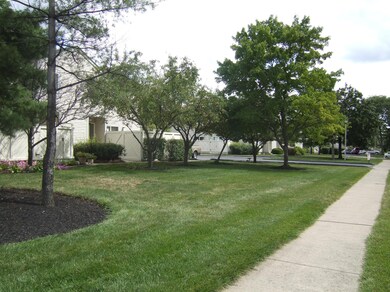Condo Cmty Sidewalk