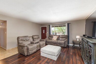 005_Living Room