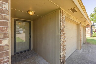 1104 NE 24th St, Moore, OK 73160 - photo 4