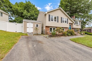 19 Sparhawk Cir, Stoneham, MA 02180 - photo 2