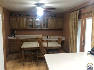 2131 SW Mission Hills Rd, Topeka, KS 66614 - photo 7