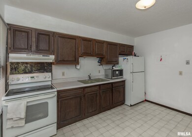 2526 W 56th St, Davenport, IA 52806 - photo 5
