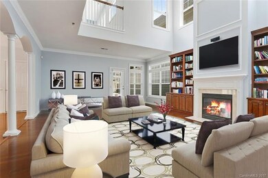 Family room with two story high ceiling - Virtuall