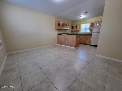 7365 N Loop Dr unit 3, El Paso, TX 79915 - photo 3