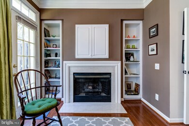 1723 Kingsgate Ct, Alexandria, VA 22302 - photo 5