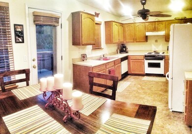 photo 3kitchendining(2)