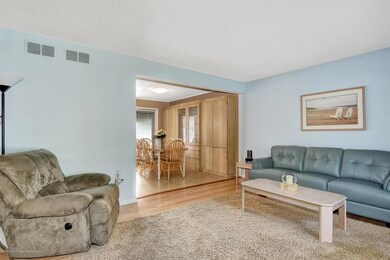 06-Living & Dining Room