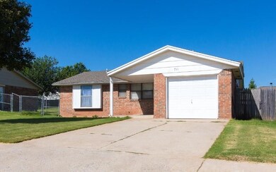 711 N Ramblin Oaks Dr, Moore, OK 73160 - photo 2