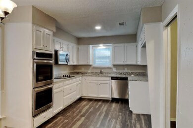 2141 Cambridge Dr, Hurst, TX 76054 - photo 5