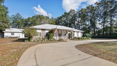 314 Lakeview Dr, Defuniak Springs, FL 32433 - photo 6