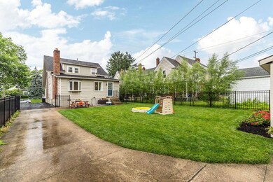 06-11-18 1178 Broadview Ave 06