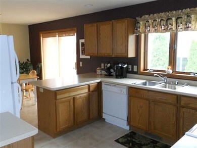 1190 S Perry Pkwy, Oregon, WI 53575 - photo 7