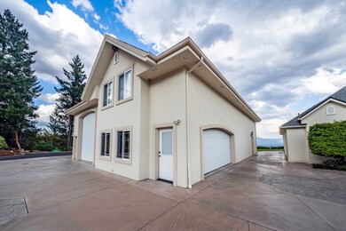 2407 Johns Peak Rd, Central Point, OR 97502 - photo 7