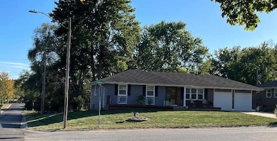 102 SW Moore Ct, Blue Springs, MO 64014 - photo 2